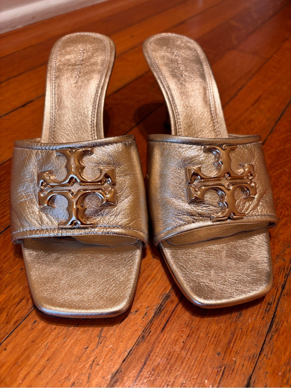 Tory Burch Metallic Gold sandals with low heel & Logo Medallion
